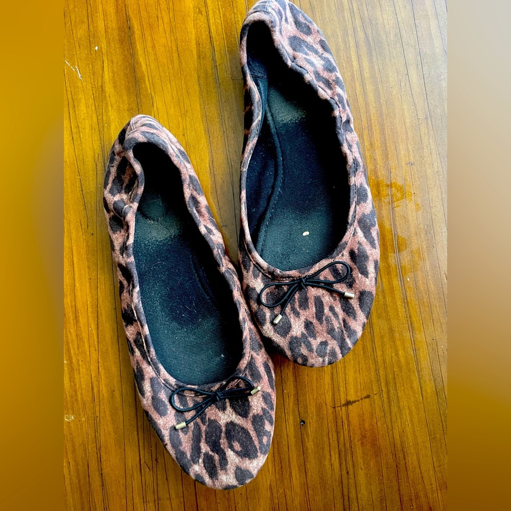 Medium wear Loft leopard print flats